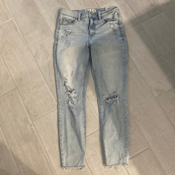 **SOLD** Lulu’s Daze high rise distressed light wash skinny Jean with raw hem - Picture 2 of 9